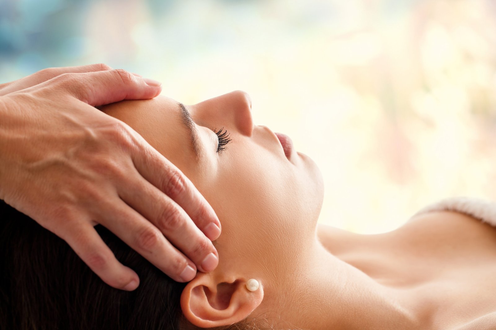 Close,Up,Head,Portrait,Of,Young,Woman,Having,Facial,Massage